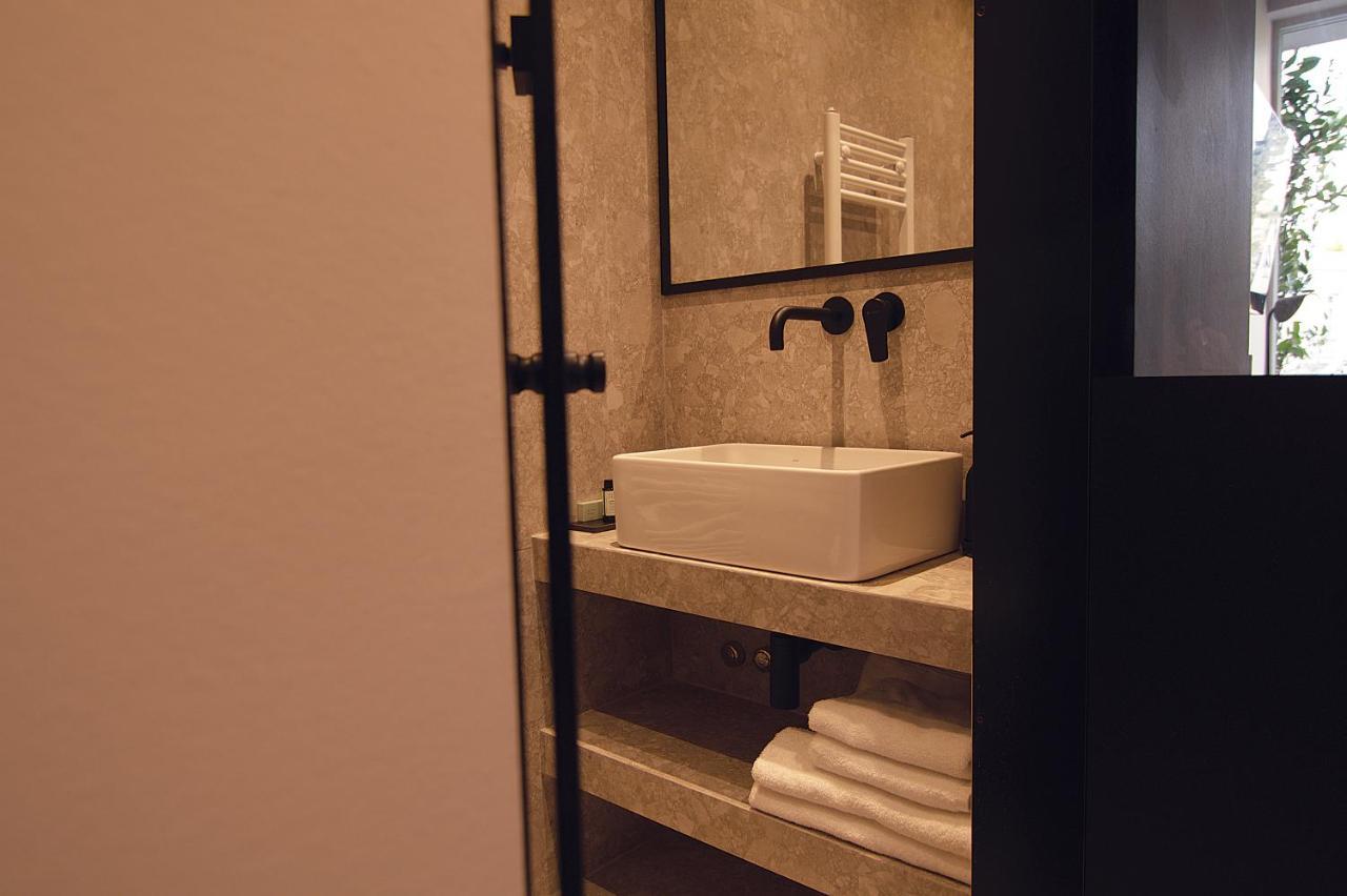Standard Suite,1237206415:JPEG