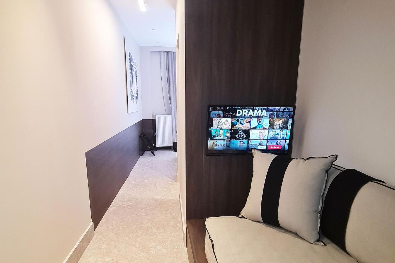 Deluxe King Suite