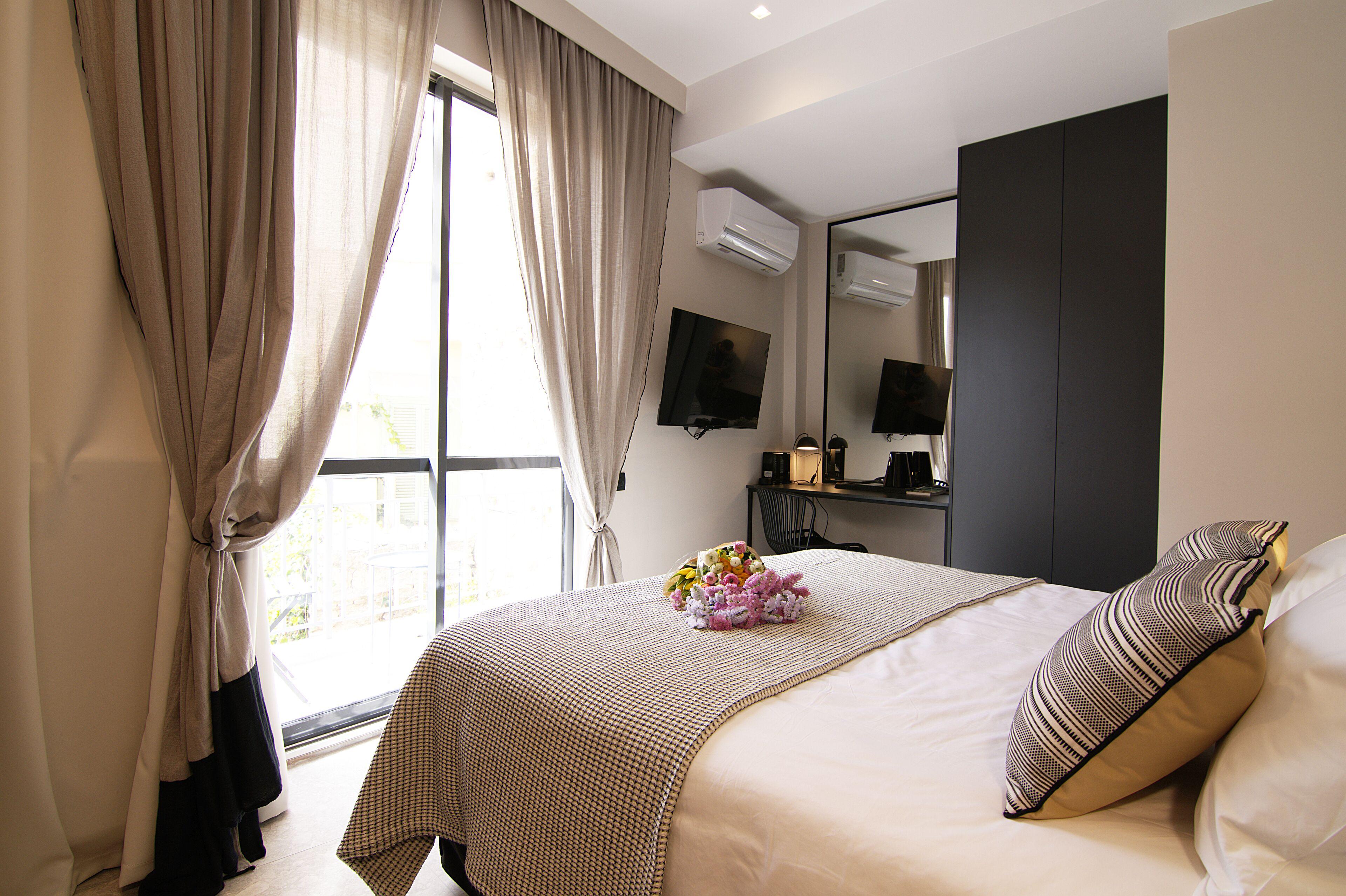 Deluxe King Suite